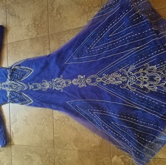 Beautiful blue and silver beaded gown - Picture 6 of 12